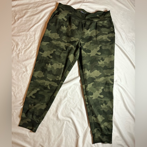 Champion camo jogger with pockets. Never worn. - Picture 6 of 6